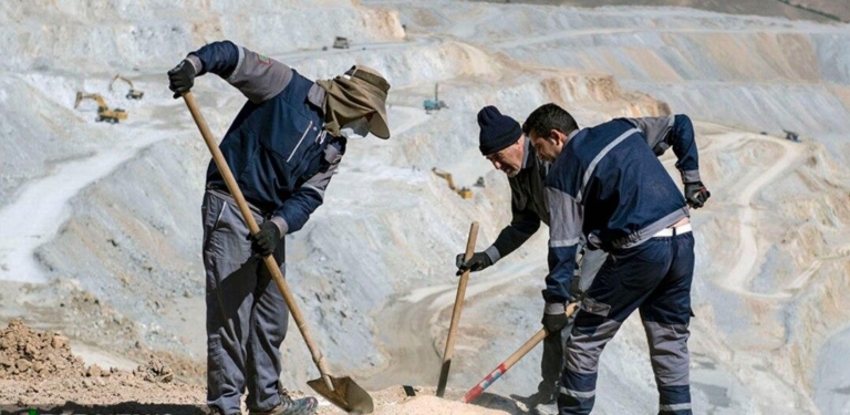 اشتغال معادن در مسیر نزول